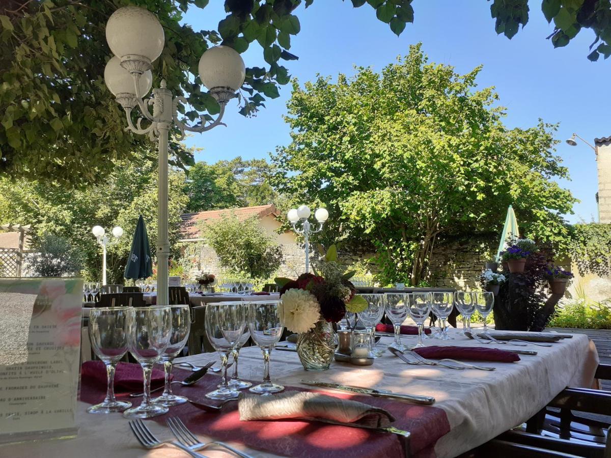 Hotel Le Baron Crémieu Εξωτερικό φωτογραφία